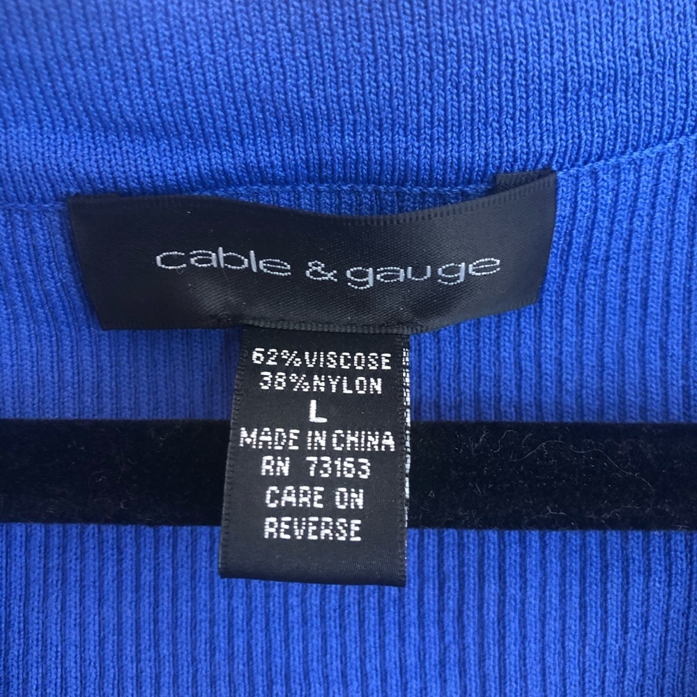 Cable and Gauge Blue Top - Picture 2 of 3